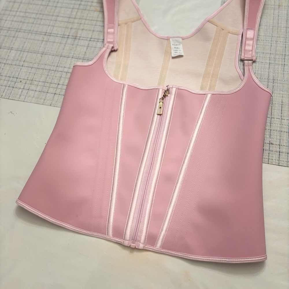 Chic Pink Sleeveless Top XXL cinched to achieve that hour glass figure look.